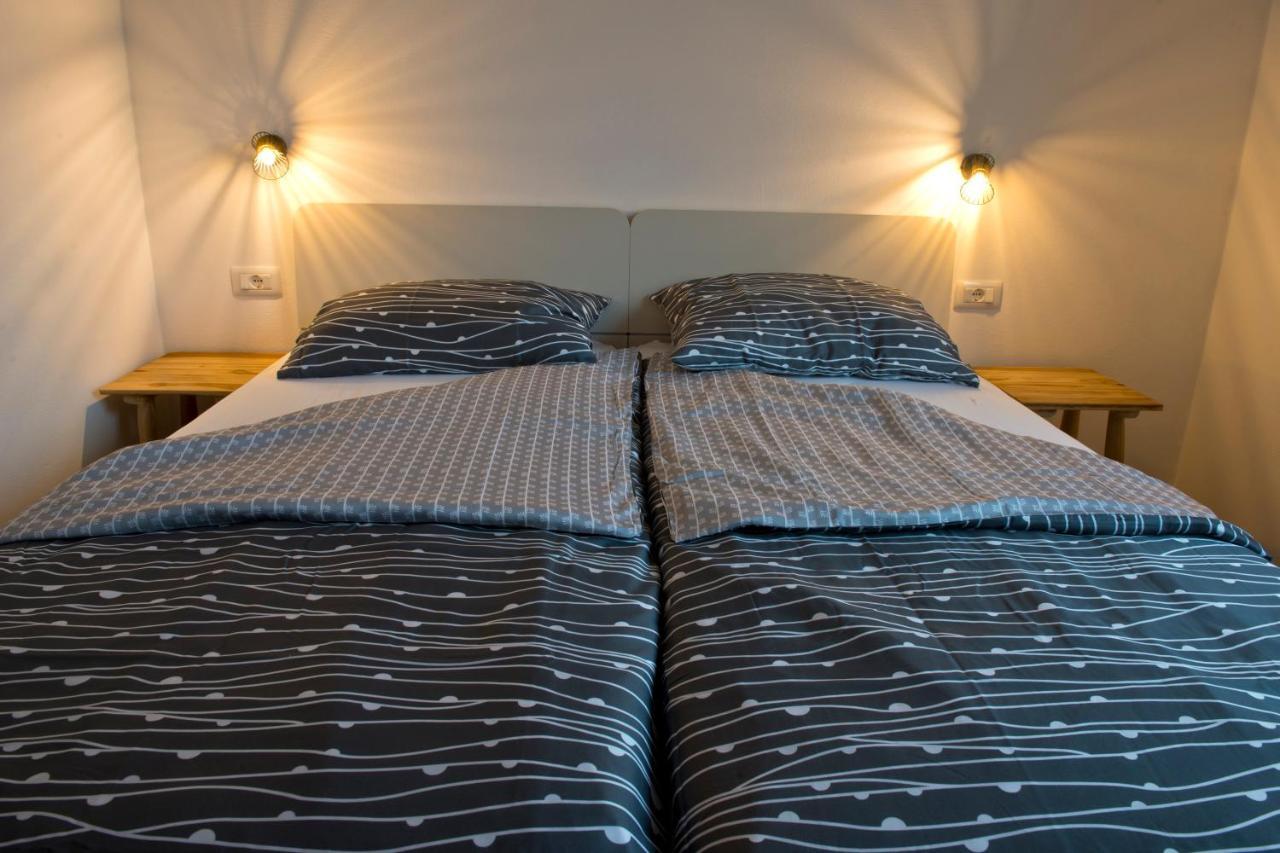 Apartmaji Tanto Malovse Crnice Esterno foto