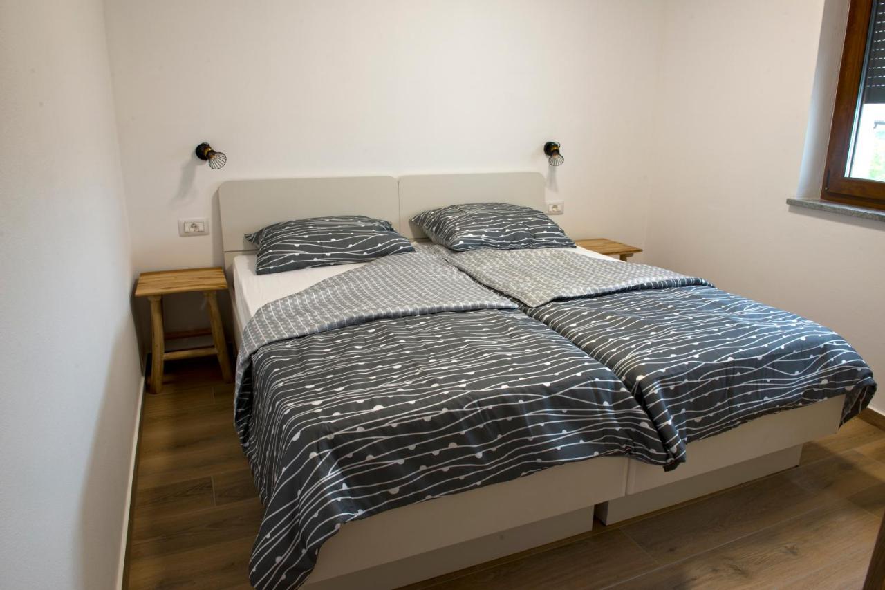 Apartmaji Tanto Malovse Crnice Esterno foto