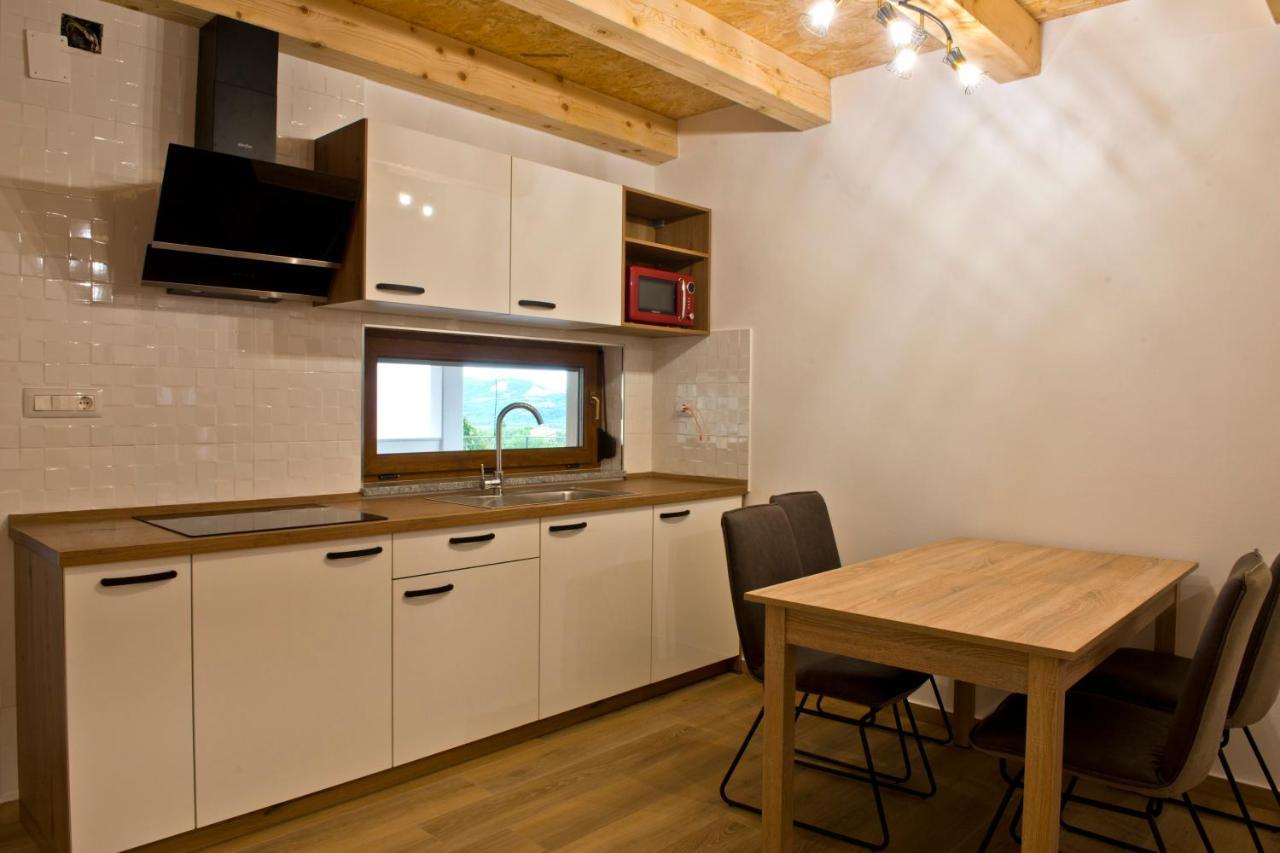 Apartmaji Tanto Malovse Crnice Esterno foto