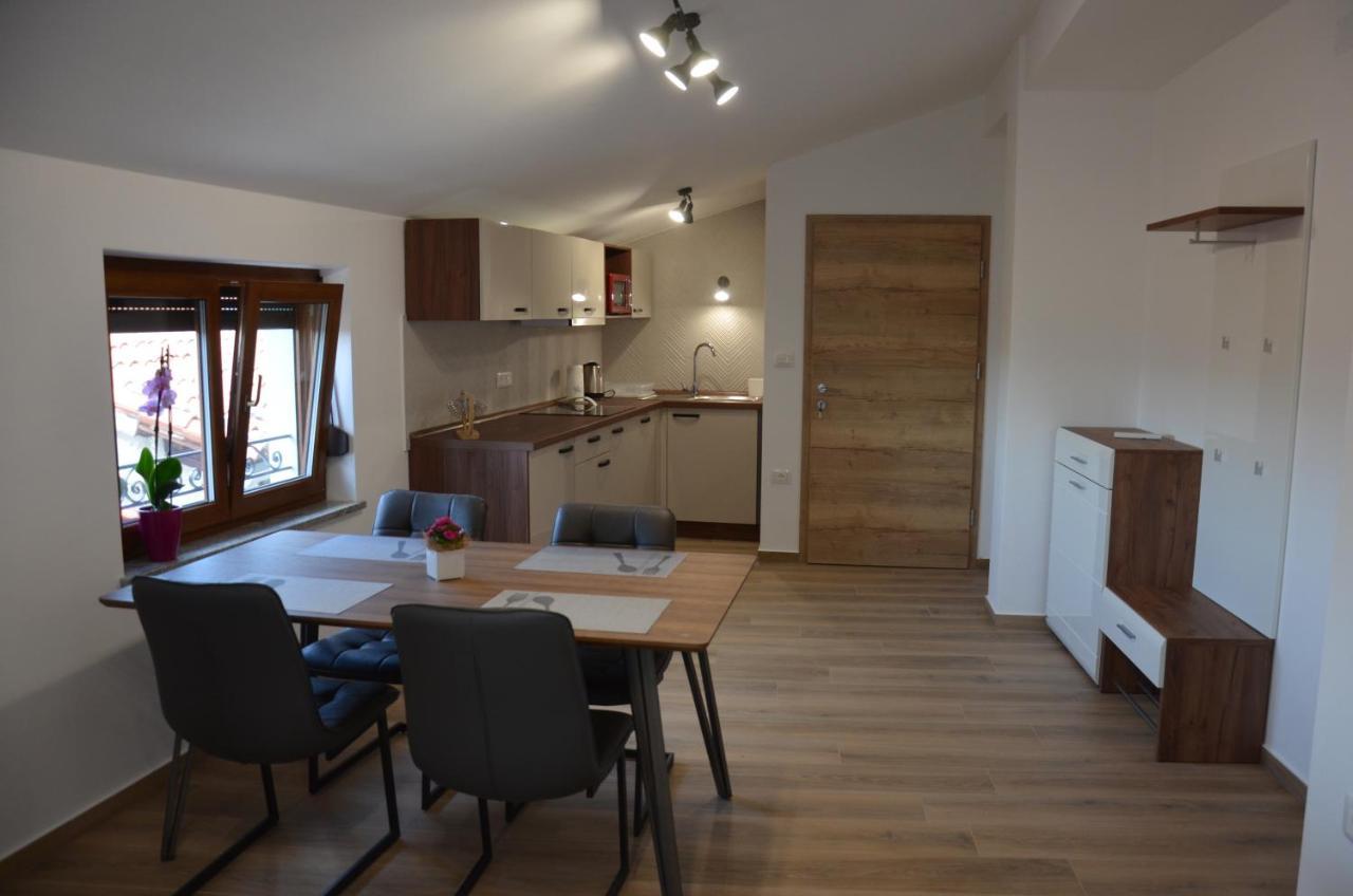 Apartmaji Tanto Malovse Crnice Esterno foto