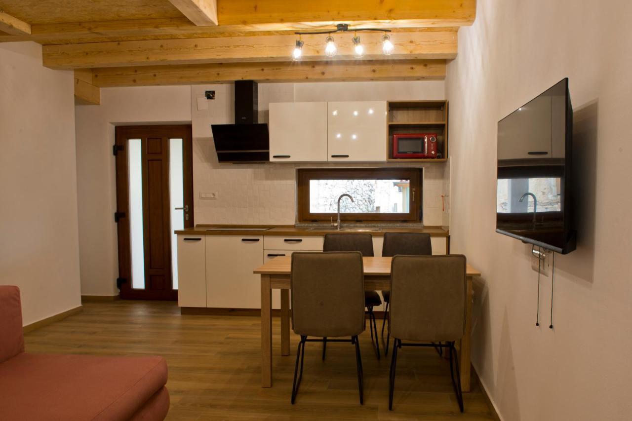 Apartmaji Tanto Malovse Crnice Esterno foto