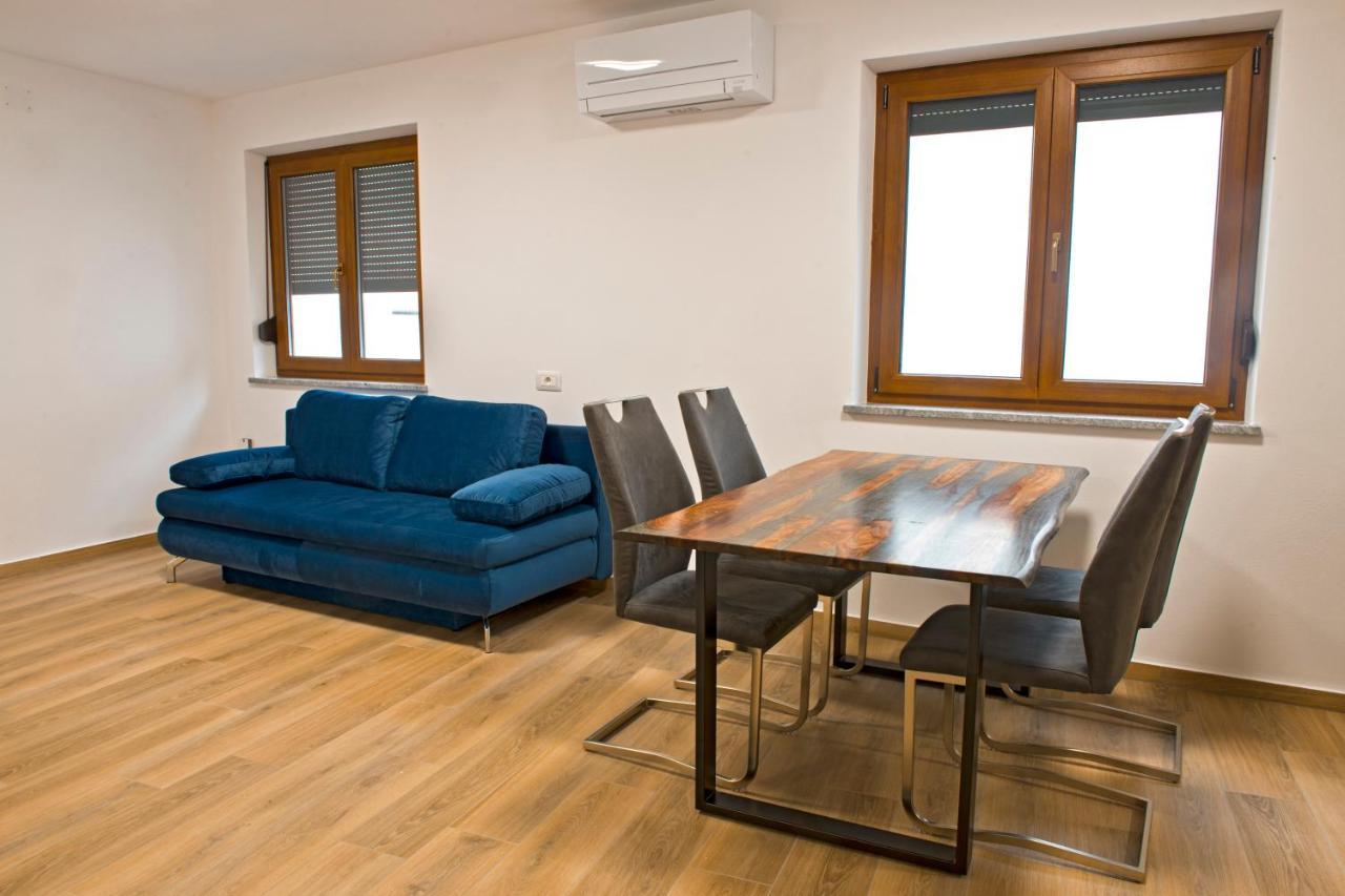 Apartmaji Tanto Malovse Crnice Esterno foto