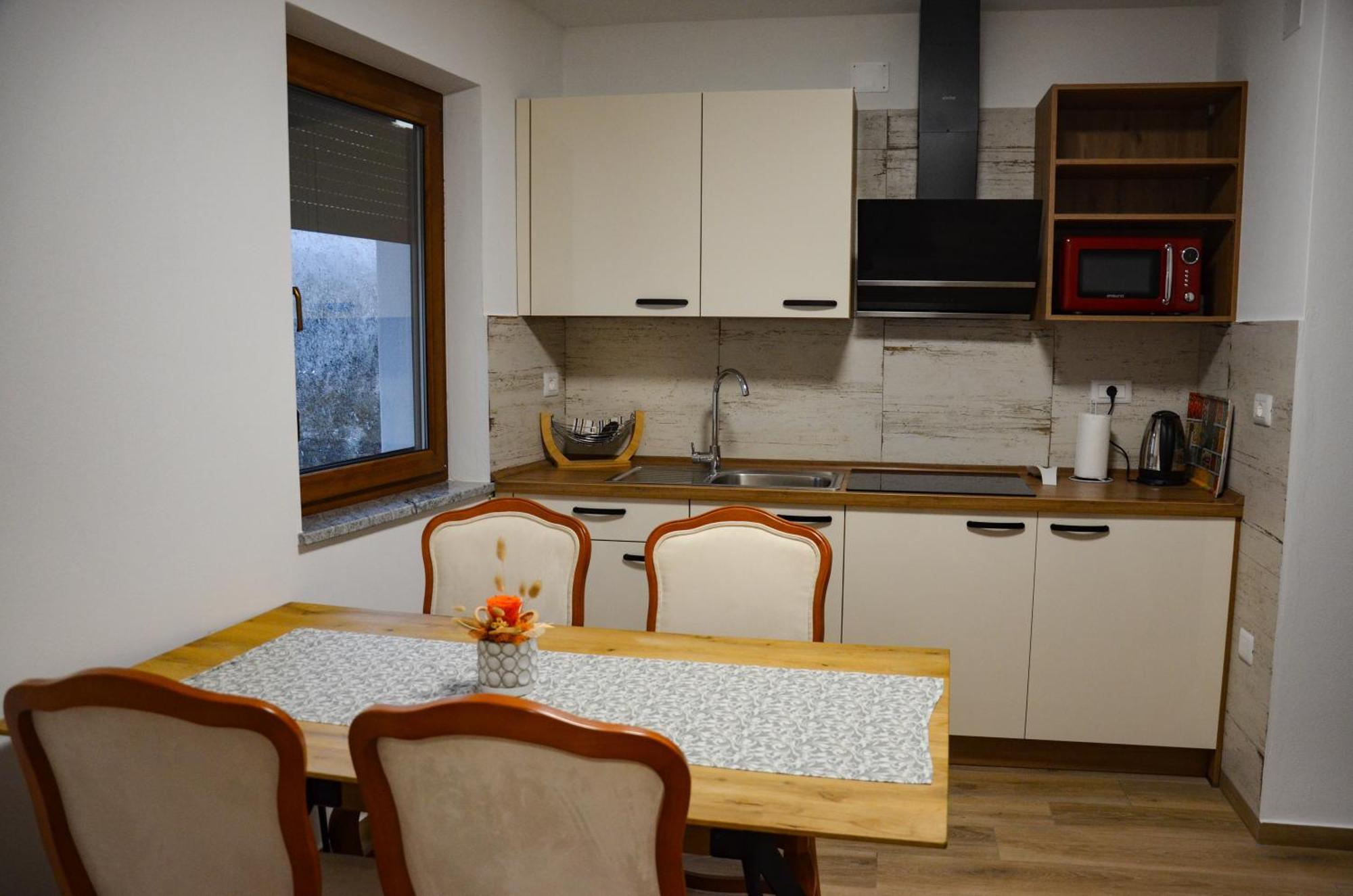 Apartmaji Tanto Malovse Crnice Esterno foto