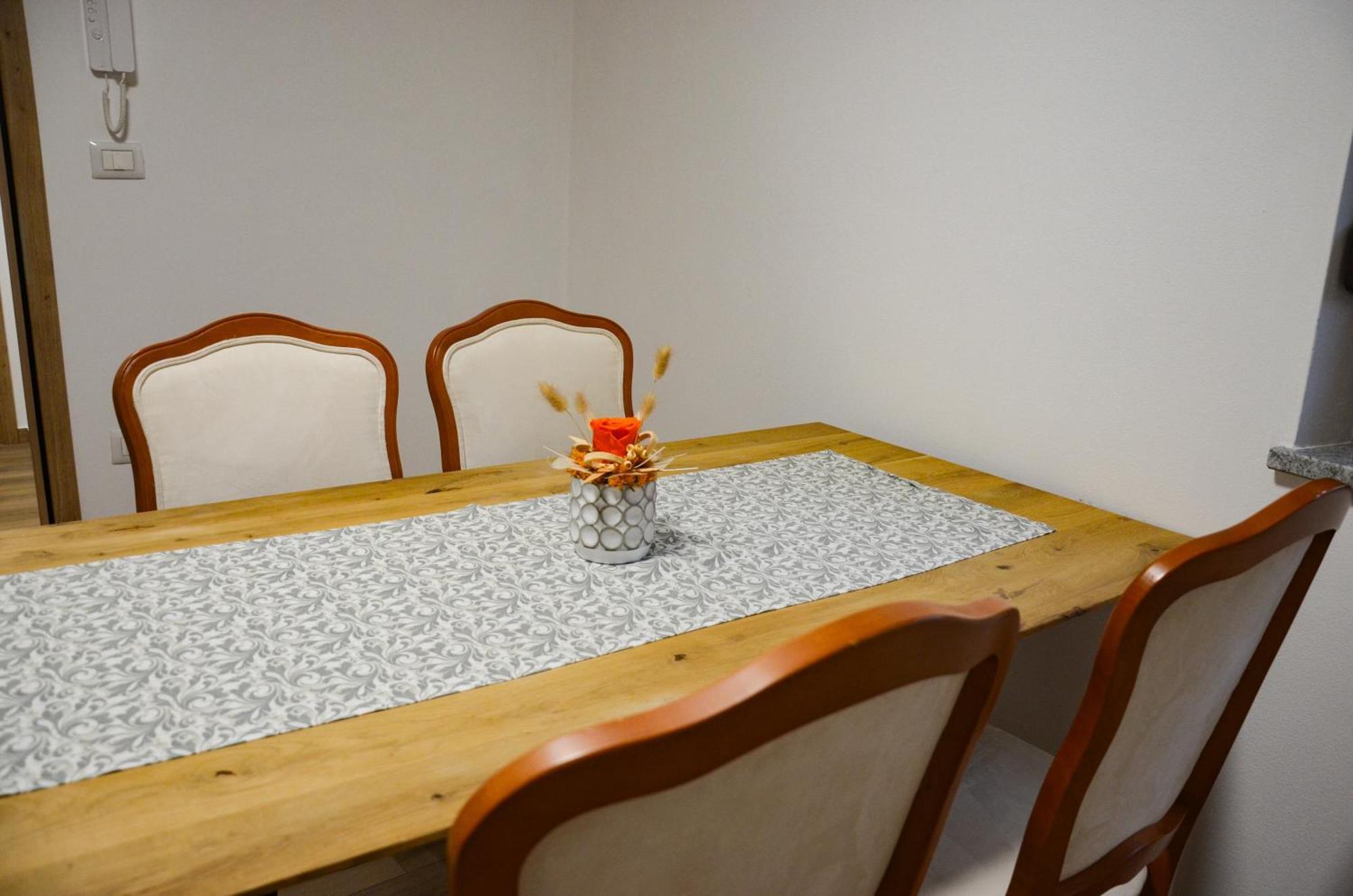 Apartmaji Tanto Malovse Crnice Esterno foto