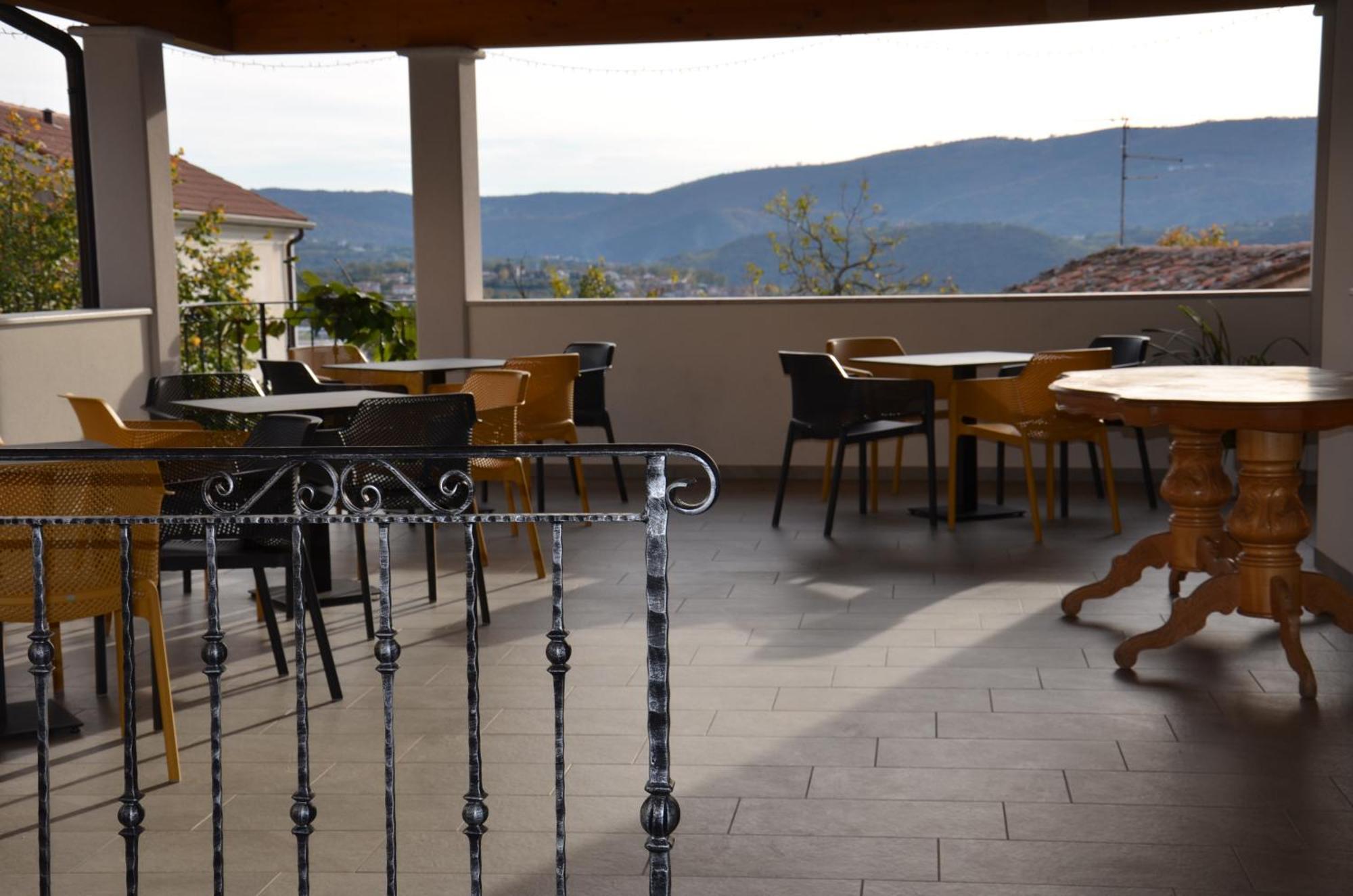 Apartmaji Tanto Malovse Crnice Esterno foto
