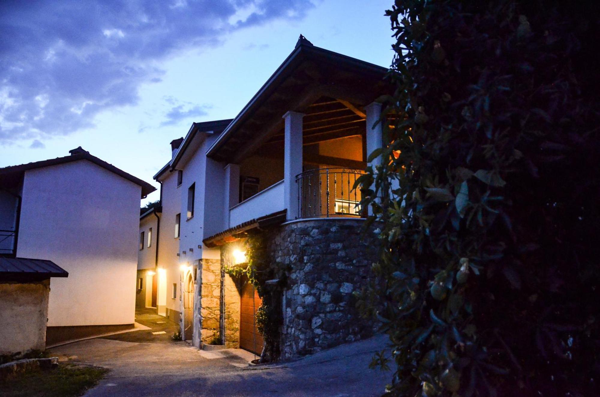 Apartmaji Tanto Malovse Crnice Esterno foto